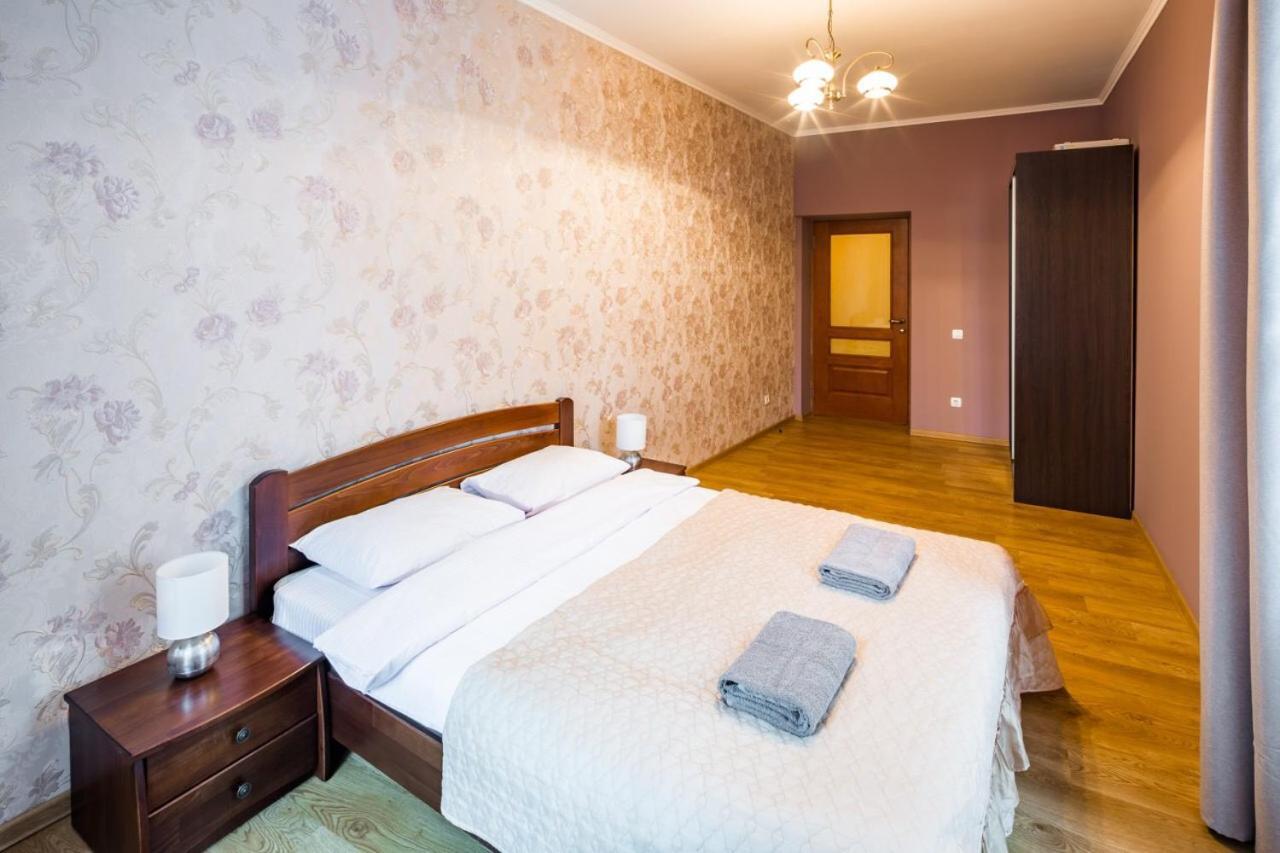 Apartment Romari лесі українки *