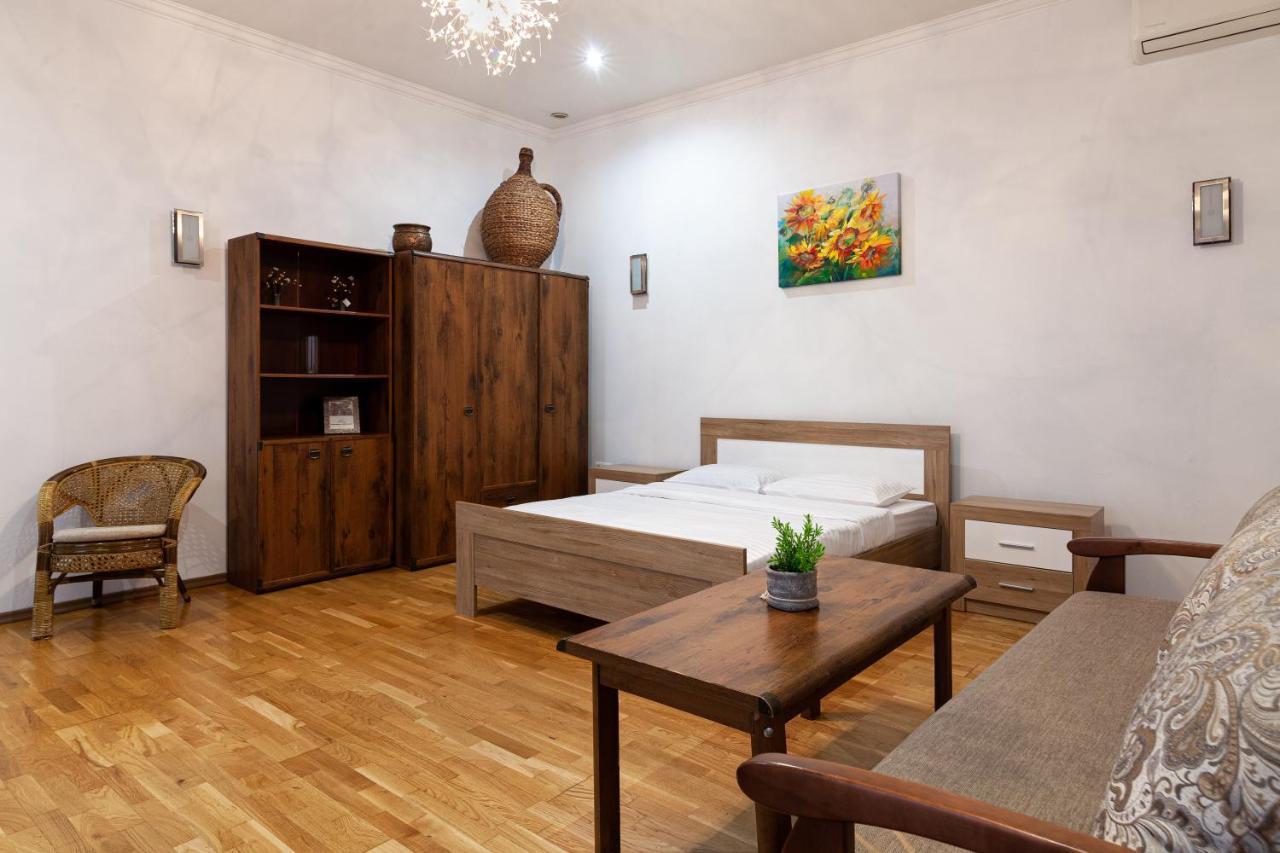 Apartment Romari лесі українки *