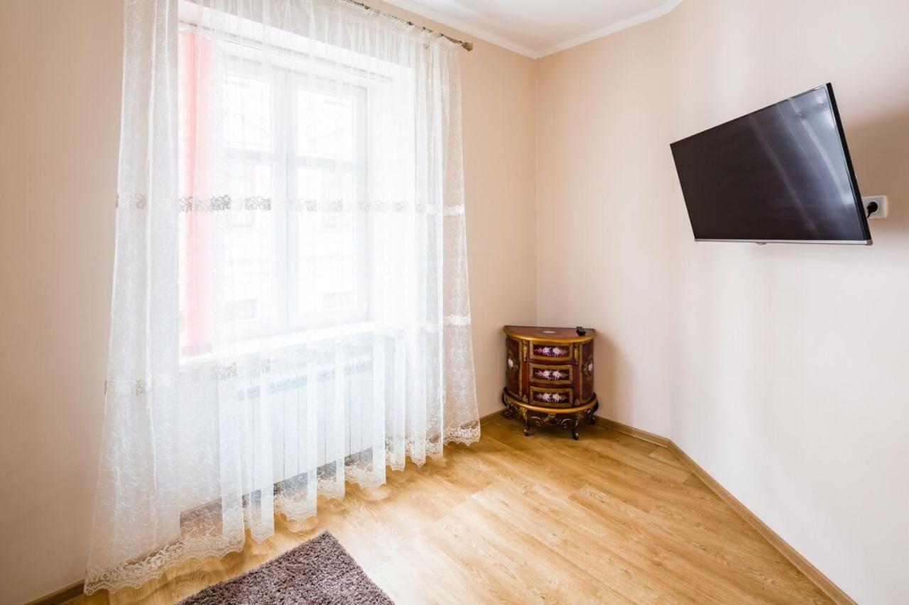 Apartment Romari лесі українки *