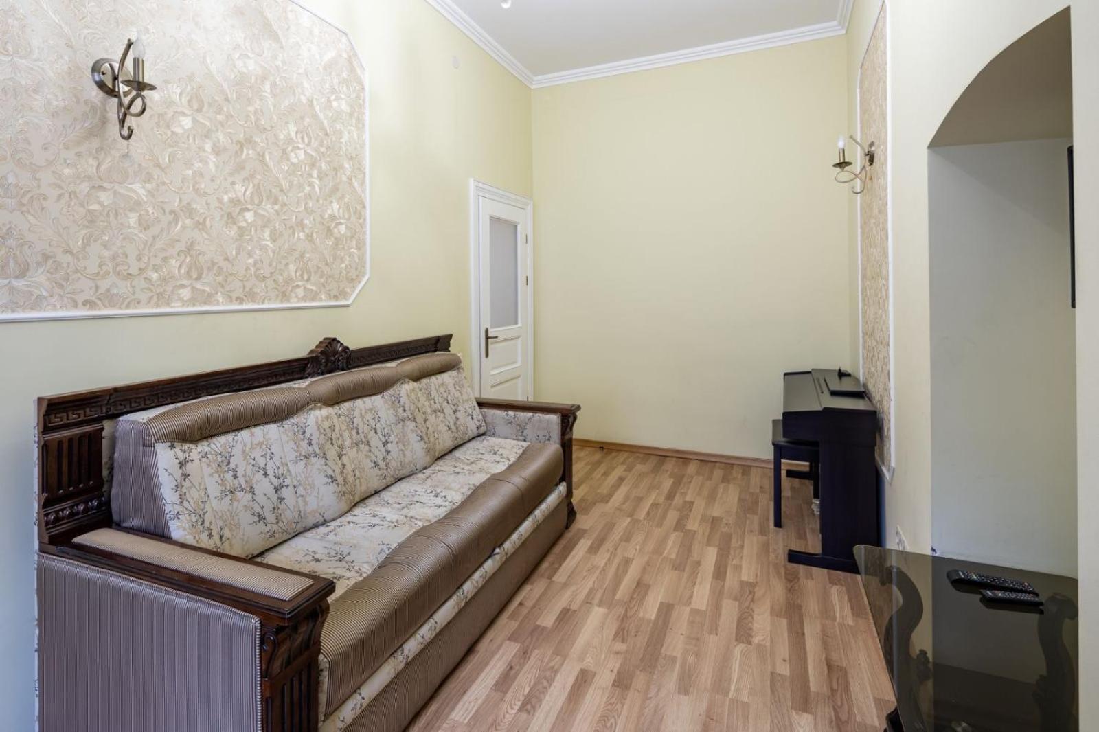 Apartment Romari лесі українки *