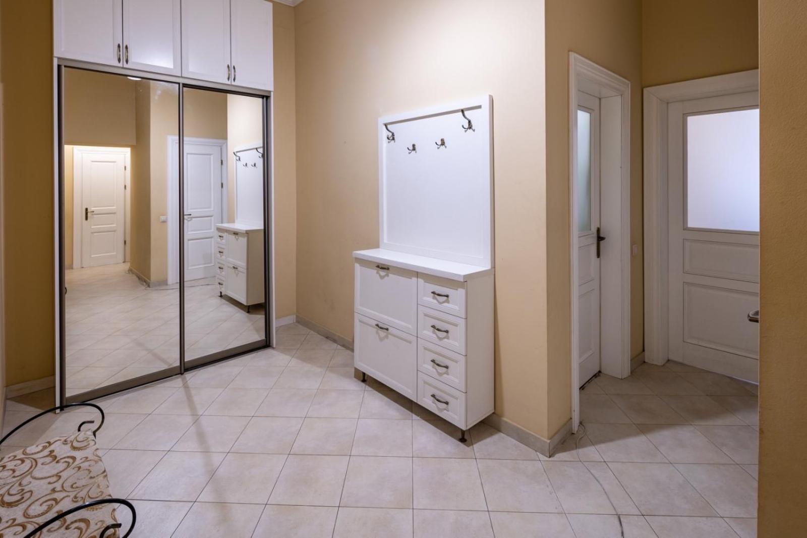 Romari лесі українки Apartment
